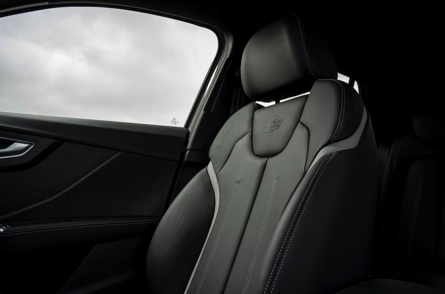Интерьер Audi SQ2 2019 года  (UK) (фото 28 из 41)